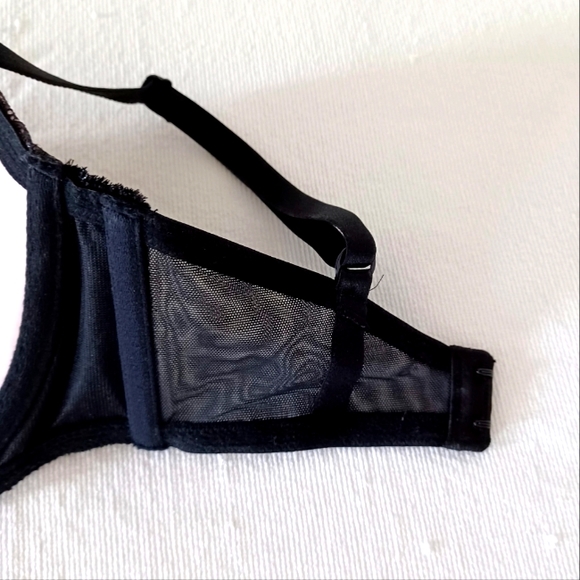 Victoria's Secret Very Sexy Lightly Lined Plunge Bra, size 32DDD - Picture 12 of 16